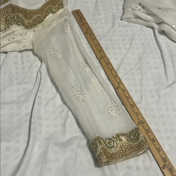 Off white and Gold shalwar kameez Duppatta Embroidered chicken kari chiffon. S-M - Picture 10 of 17